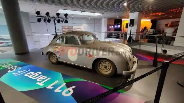 Foto - Perayaan 75 Tahun Porsche, Pamerkan Lini Terbaru Hingga Mobil Klasik