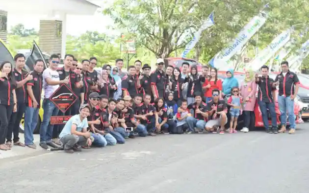 Foto - Toyota Agya Club Resmikan Chapter Baru Ke-38 di Rumah Adat Bola Pitue