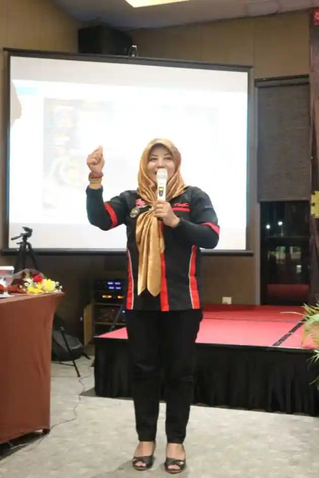 Foto - Komunitas Toyota Agya Pilih Perempuan Sebagai Ketuanya