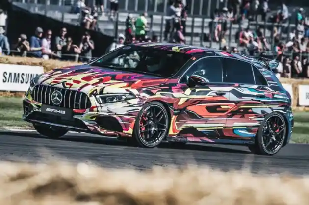 Foto - Keren! Mercedes-Benz Hadirkan Hatchback dengan Drift Mode