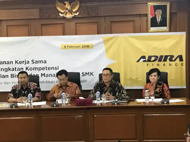 Foto - Leasing Adira Finance Dukung Peningkatan Kompetensi Siswa SMK