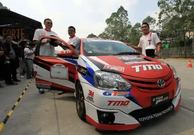 Foto - Heboh, Toyota Team Indonesia Unjuk Kebolehan di GIIAS 2018!