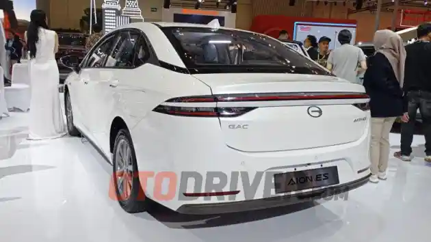 Foto - Aion Tawarkan Sedan EV Baru Dengan Harga Terjangkau