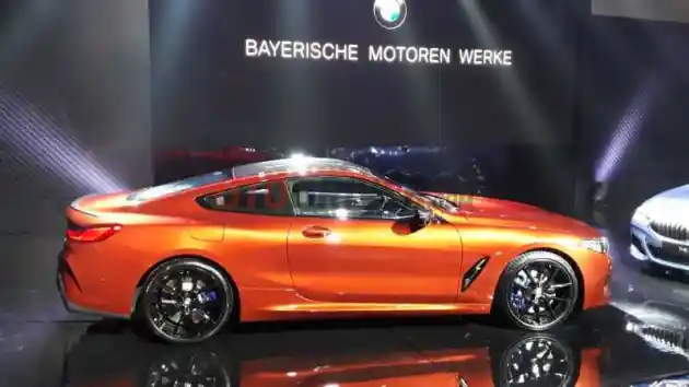 Foto - BMW Seri-8 Coupe Resmi Mengaspal Dengan Harga Rp 3 Miliaran