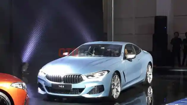 Foto - BMW Seri-8 Coupe Resmi Mengaspal Dengan Harga Rp 3 Miliaran