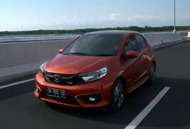 Foto - Komparasi Spek Honda Brio RS VS Mazda 2