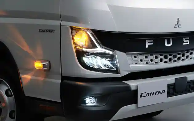 Foto - Desain Terbaru Kabin Mitsubishi Fuso Canter