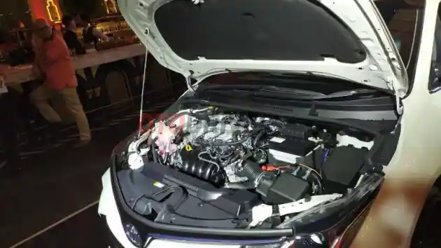 Foto - Sebelum Kehadiran Versi Crossover, Simak 3 Hal yang Bikin Toyota Tetap Pasarkan Corolla Altis