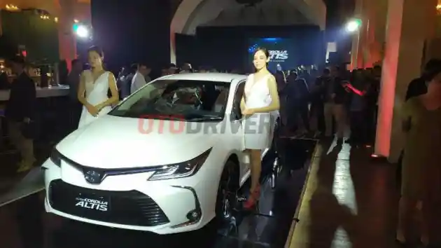 Foto - Corolla Altis Generasi Baru Meluncur, Kini Pakai Hybrid