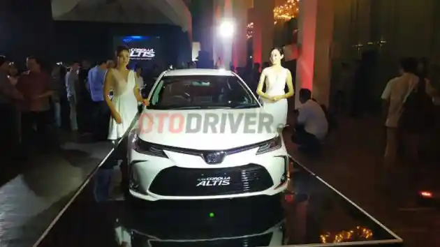 Foto - Corolla Altis Generasi Baru Meluncur, Kini Pakai Hybrid