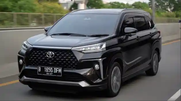 Foto - Effort Lebih Untuk Perawatan Eksterior Mobil Berwarna Hitam