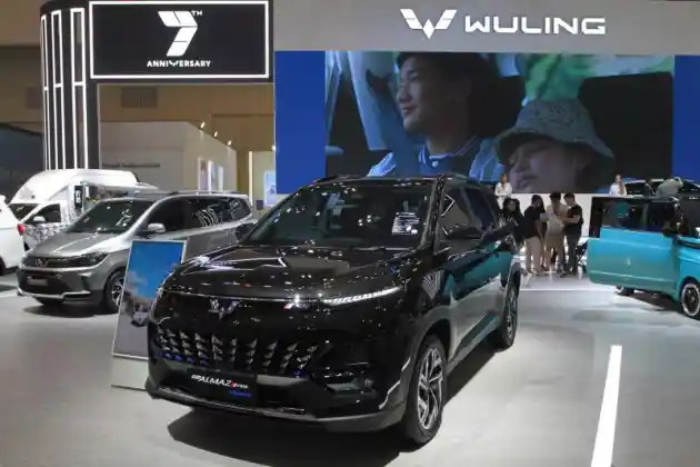 Foto - Irit Harga & Irit Bensin Ala Wuling Almaz Hybrid. Ini Dia Kata Konsumennya