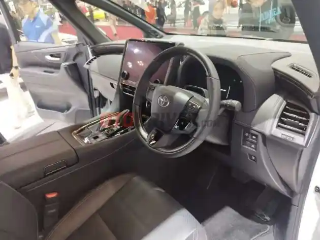 Foto - Toyota All New Alphard, Definisi MPV Mewah Nan Canggih