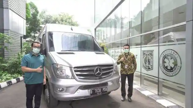 Foto - Mercedes-Benz Siapkan Van Sprinter Dukung Tenaga Medis Indonesia