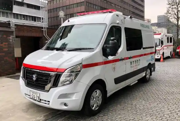 Foto - Ambulans Nissan NV400 Tanpa Secuil Emisi