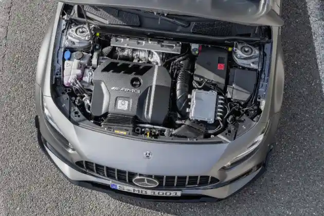 Foto - Goodbye V8, Mercedes-Benz C63 AMGTerbaru Akan Bermesin 4 Silinder