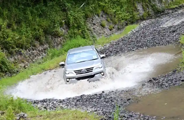 Foto - FIRST DRIVE : Uji Ketangguhan Toyota All New Fortuner Di Gunung Merapi