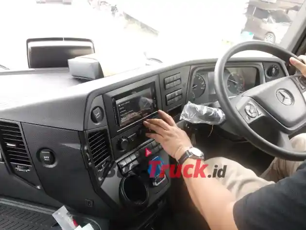 Foto - Begini Prakondisi Sebelum Mengemudikan Truk Axor