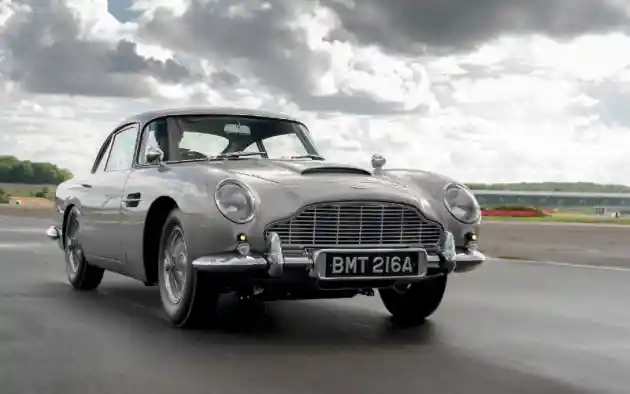 Foto - Aston Martin James Bond Akan Diproduksi Lagi. Harga Rp 49 Miliar!