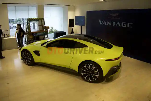 Foto - Aston Martin New Vantage Dapati Seabrek Ubahan (20 Foto)