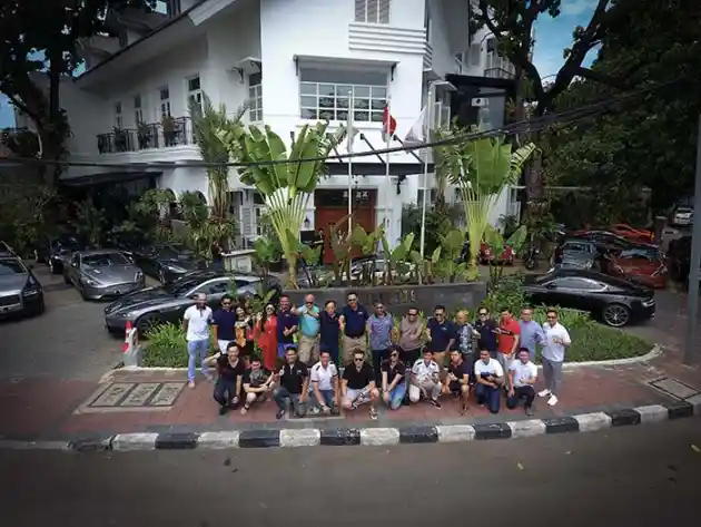 Foto - Aston Martin Owners Club Indonesia Sarapan di Suasana Kemerdekaan