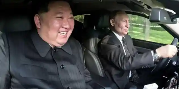 Foto - Putin Hadiahkan Aurus Limousine Untuk Kim Jong Un, Speknya Sangar