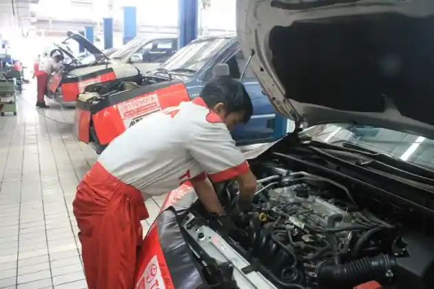 Foto - Konsumen Toyota Dapat Memanfaatkan Potongan Service Hingga 50% dengan Cara Ini