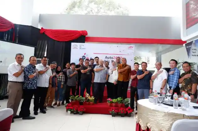 Foto - Bengkel Resmi Toyota Auto2000 Bisa "Ketok Magic"!