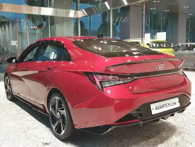 Foto - Hyundai Resmi Jual Sedan Berperforma Tinggi Bernama Avante N