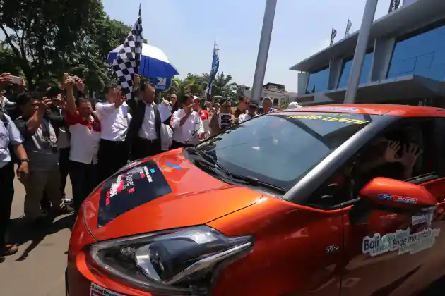 Foto - 3 MPV Toyota Akan Touring Lintas Negara Indonesia - Timor Leste!