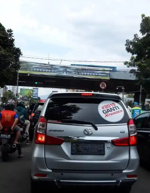 Foto - Ketika Toyota Avanza Berstiker #2019GantiXpander