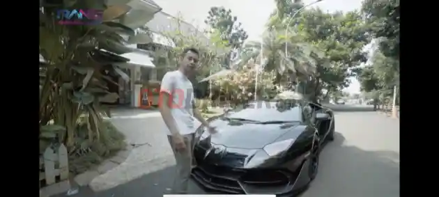 Foto - Lamborghini yang Diduga Milik Raffi Ahmad Terbakar