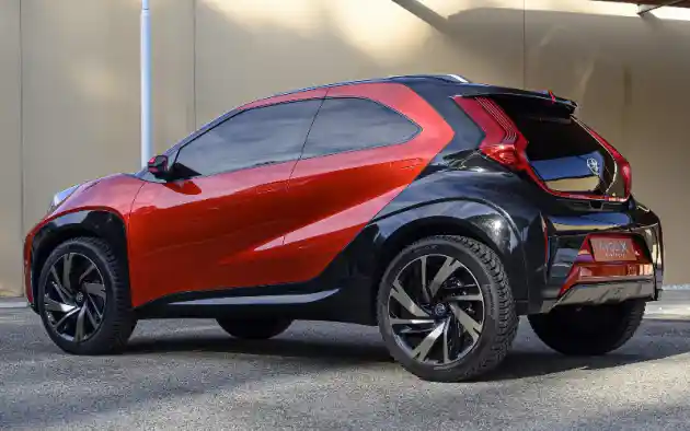 Foto - Toyota Siap Luncurkan Adik C-HR Bulan Depan Di Eropa