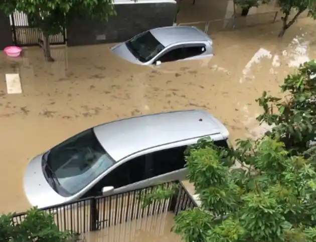 Foto - Tanggap Banjir, Suzuki Sediakan Layanan Towing Gratis