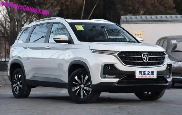 Foto - GALERI: Wuling Baojun 530 2018 (12 Foto)