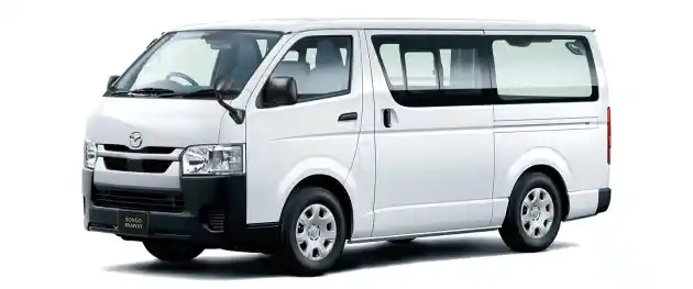 Foto - Toyota HiAce Lawas? Bukan, Ini Mazda Bongo Brawny