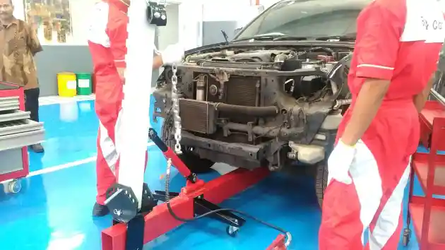 Foto - Mitsubishi Persilakan Konsumennya Ganti Sasis Jika..