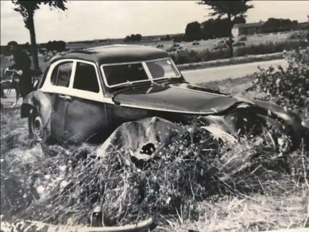 Foto - Bentley Corniche 1939, Anak Hilang yang Dilahirkan Kembali