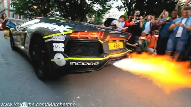 Foto - Raffi Tak Sendiri, Lamborghini Terbakar Terjadi di Seluruh Dunia