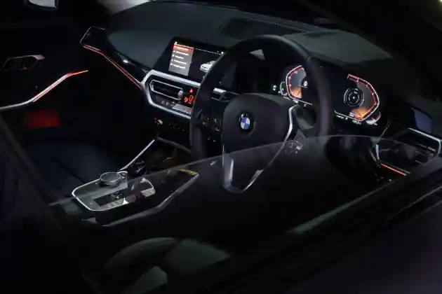 Foto - BMW 320i Dynamic Resmi Dibanderol Rp 799 Juta, Simak Spesifikasinya