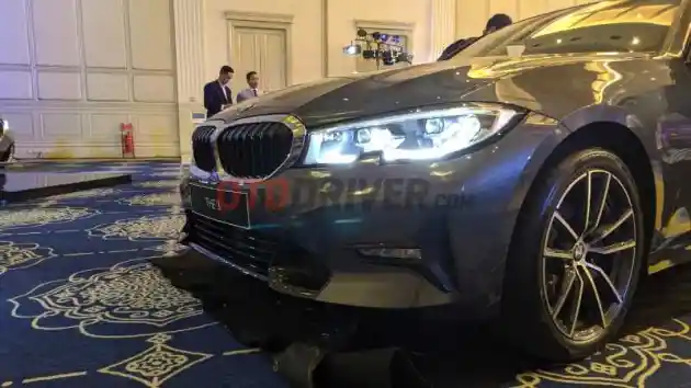 Foto - Alasan BMW Baru Hadirkan 320i Sport