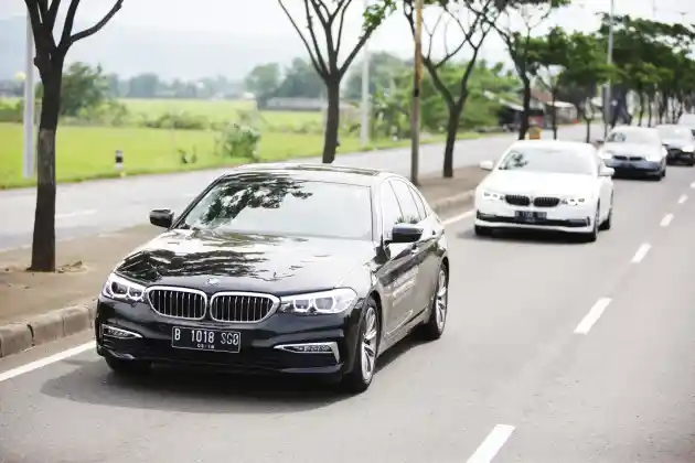 Foto - Dolar Naik, Harga BMW Ikut Naik?