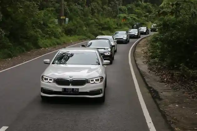 Foto - BMW Seri-5 Tempuh Jakarta-Surabaya Tanpa Isi Ulang Bensin!