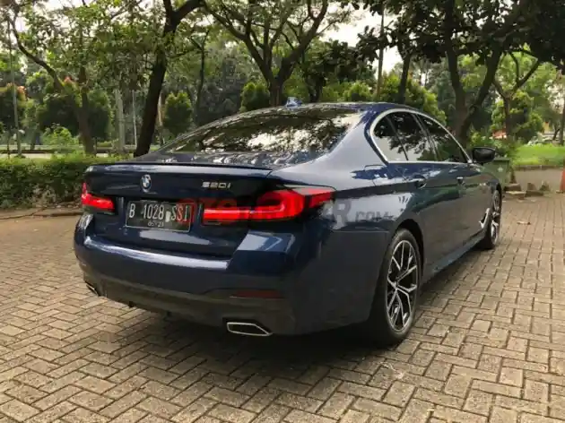 Foto - Imbas Kelangkaan Chip, BMW Hilangkan Fitur Android Auto dan Apple CarPlay