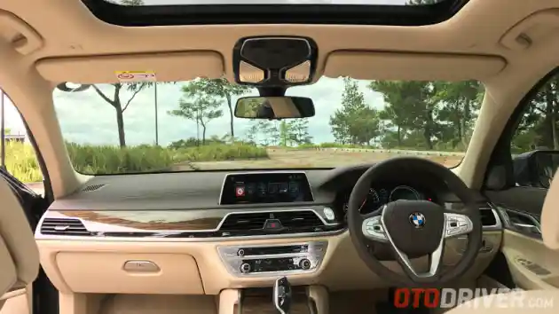 Foto - FIRST DRIVE: BMW 730Li CKD 2017