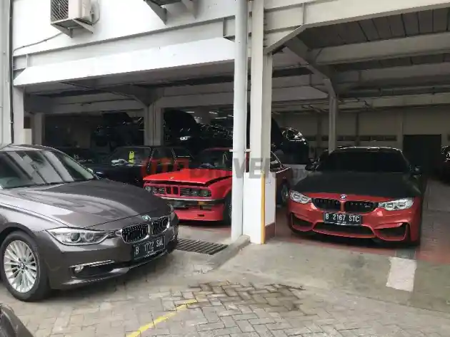 Foto - BMW Astra Cilandak Buka Layanan Untuk Mobil Klasik Hingga Balap.