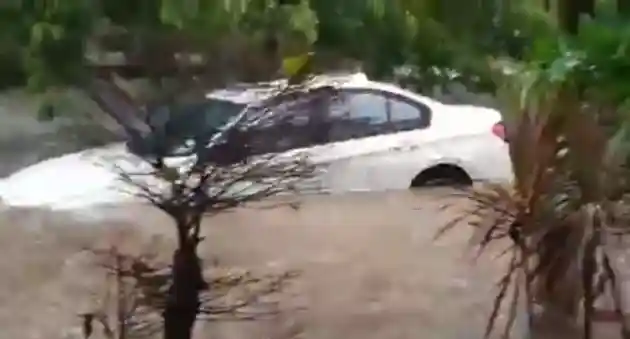 Foto - BMW Astra Siap Evakuasi Unit yang Jadi Korban Banjir