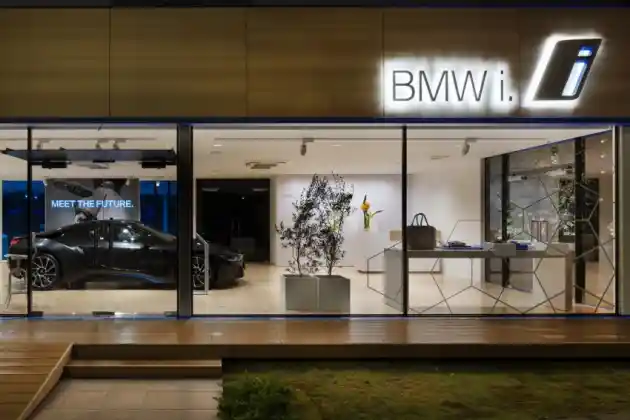 Foto - BMW Bangun Showroom Bertenaga Surya, Khusus Seri-i