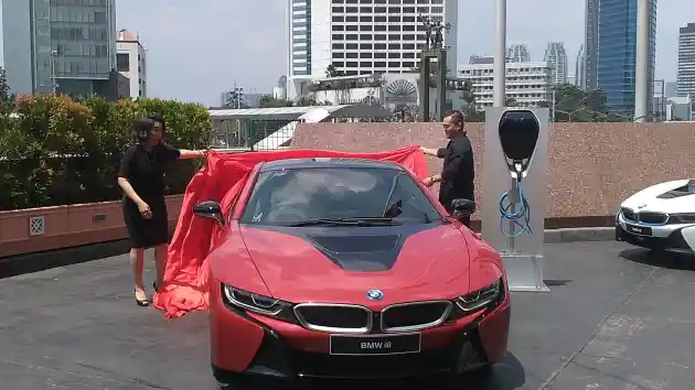 Foto - BMW i8 Protononic Red Edition Hadir Di Indonesia. Hanya Ada 1 Unit