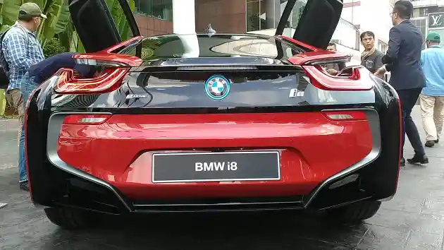 Foto - BMW i8 Protononic Red Edition Hadir Di Indonesia. Hanya Ada 1 Unit